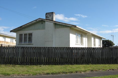 Photo of property in 15 Omori Place, Castlecliff, Whanganui, 4501