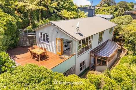 Photo of property in 2 Singers Road, Korokoro, Lower Hutt, 5012