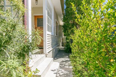 Photo of property in 60 Glen Road, Kelburn, Wellington, 6012