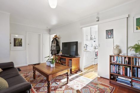 Photo of property in 36 Sutherland Road, Point Chevalier, Auckland, 1025