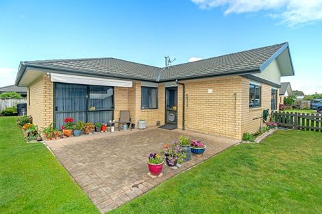 Photo of property in 8 Coulston Place, Riverdale, Gisborne, 4010