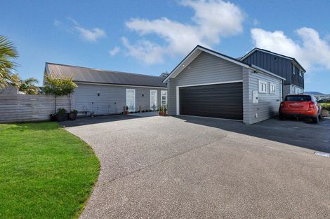 Photo of property in 13 Waitemata Drive, One Tree Point, 0118