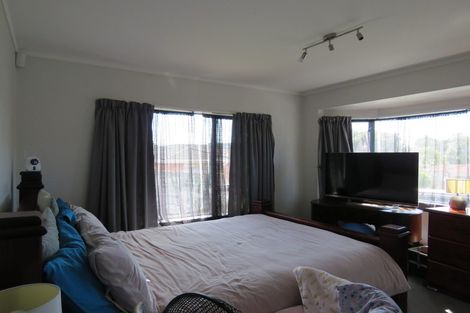 Photo of property in 6 Skybird Place, Glen Eden, Auckland, 0602
