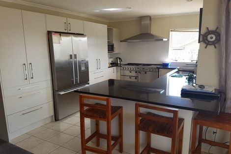 Photo of property in 4 Cathcart Close, Pukekohe, 2120