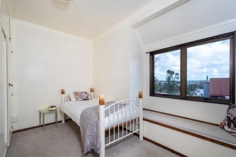 Photo of property in 18 Woodhouse Place, West Harbour, Auckland, 0618