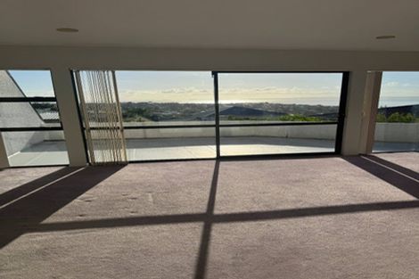 Photo of property in 2/7 Calypso Place, Rothesay Bay, Auckland, 0630