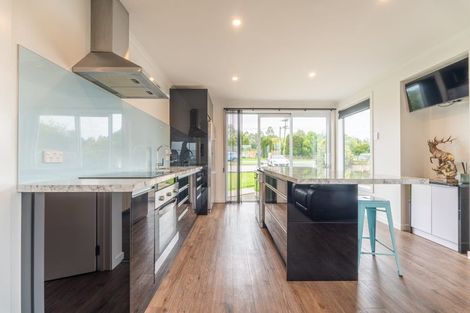 Photo of property in 21 Weston Road, Holmes Hill, Oamaru, 9401