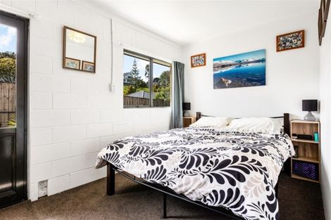 Photo of property in 24 Makiri Street, Helensville, 0800