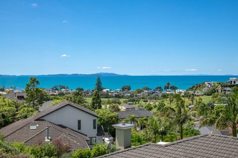 Photo of property in 15 Higham Ferrers Place, Red Beach, 0932