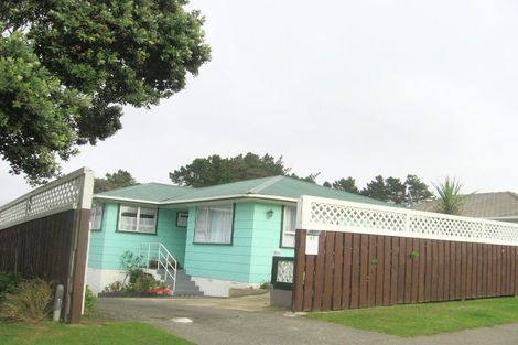 Photo of property in 47 Beauzami Crescent, Ascot Park, Porirua, 5024