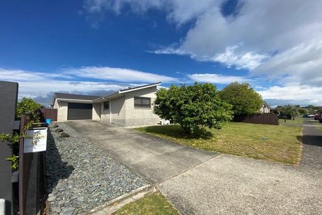 Photo of property in 10 Berwick Place, Mount Maunganui, 3116