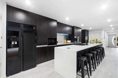 Photo of property in 22 John Lister Close, Golflands, Auckland, 2013