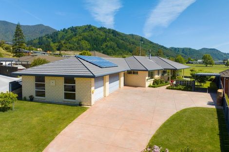 Photo of property in 32 Admiralty Place, Waikawa, Picton, 7220