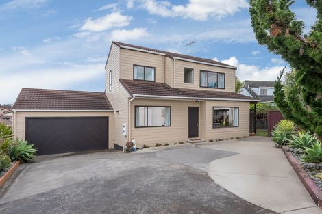 Photo of property in 2/25 Channing Crescent, Botany Downs, Auckland, 2010