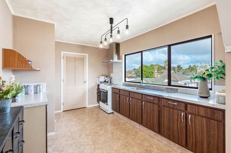 Photo of property in 2/4 Albert Street, Papakura, 2110