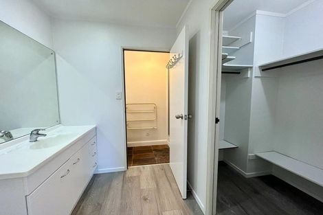 Photo of property in 2 Mirabell Place, Golflands, Auckland, 2013