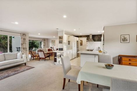 Photo of property in 13 Bridgehead Cove, West Harbour, Auckland, 0618