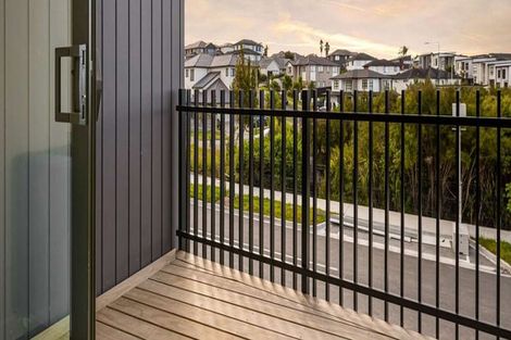 Photo of property in 10 Kuaha Road, Massey, Auckland, 0614