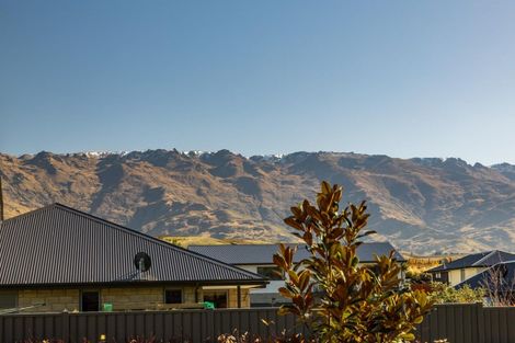 Photo of property in 32 Stratford Drive, Mount Pisa, Cromwell, 9383