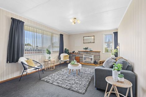 Photo of property in 19 Hume Street, Waitara, 4320