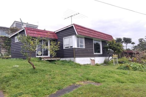 Photo of property in 81 Castor Bay Road, Castor Bay, Auckland, 0620