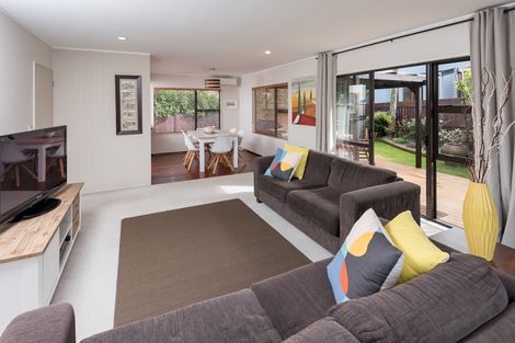 Photo of property in 2/25 Channing Crescent, Botany Downs, Auckland, 2010