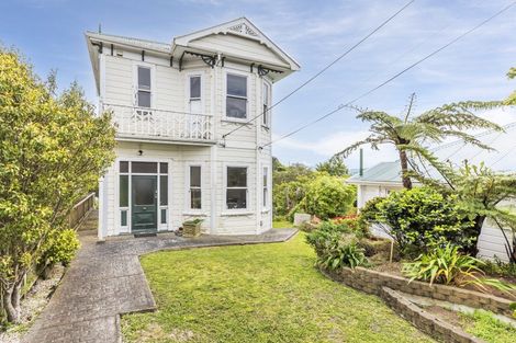 Photo of property in 30 Apuka Street, Brooklyn, Wellington, 6021