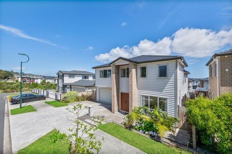 Photo of property in 25 Casheltown Way, Flat Bush, Auckland, 2019