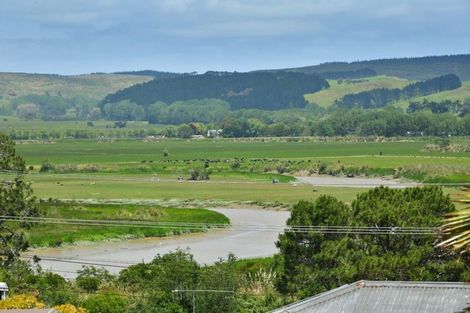 Photo of property in 5 Kaipara Crescent, Helensville, 0800