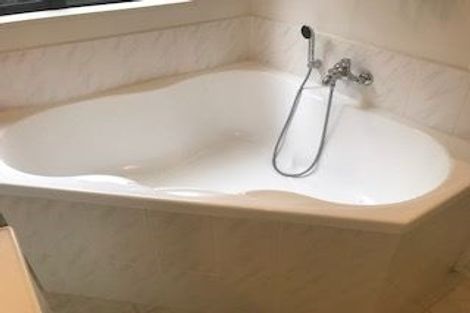 Photo of property in 4 Basra Drive, Henderson, Auckland, 0612