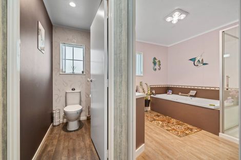 Photo of property in 33 Heta Road, Highlands Park, New Plymouth, 4312