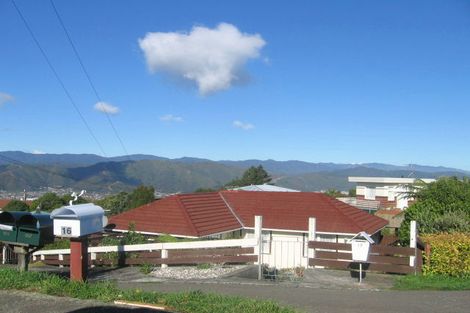 Photo of property in 17 Wilson Grove, Normandale, Lower Hutt, 5010