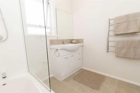 Photo of property in 62 Waimumu Road, Massey, Auckland, 0614