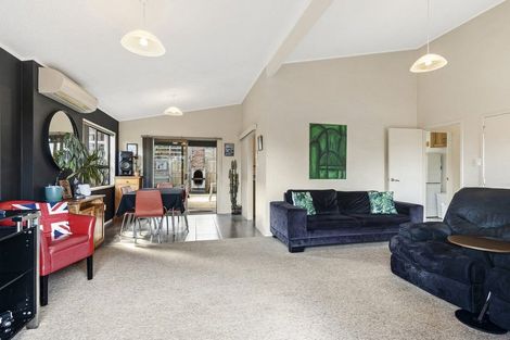 Photo of property in 100 Heta Road, Highlands Park, New Plymouth, 4312