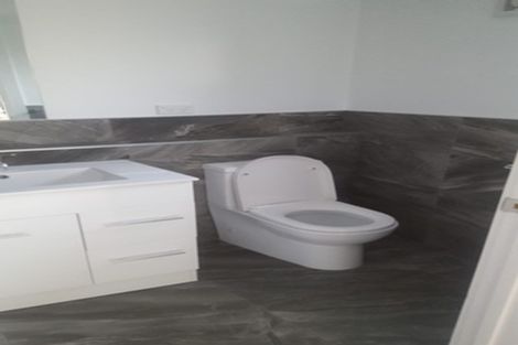 Photo of property in 24 Tamahere Drive, Glenfield, Auckland, 0629