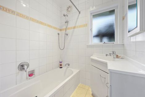 Photo of property in 44 Farquhar Road, Glendene, Auckland, 0602