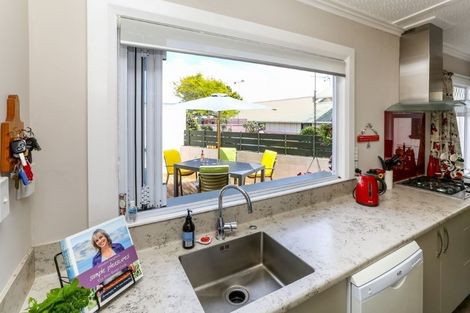 Photo of property in 8 Norman Street, Lower Vogeltown, New Plymouth, 4310