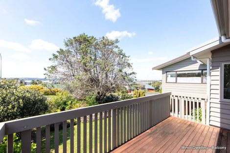 Photo of property in 2 Deanna Drive, West Harbour, Auckland, 0618