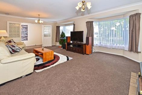 Photo of property in 22 Perotti Place, Conifer Grove, Takanini, 2112