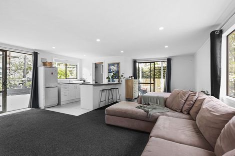 Photo of property in 76 Shaw Road, Oratia, Auckland, 0604