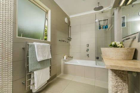 Photo of property in 2/102 Beresford Street, Bayswater, Auckland, 0622