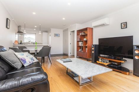 Photo of property in 2/104 Picton Avenue, Riccarton, Christchurch, 8011