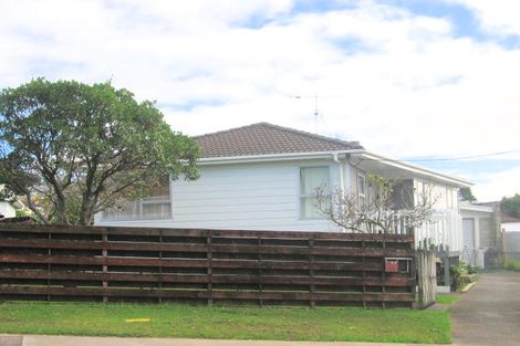 Photo of property in 23 Waimumu Road, Massey, Auckland, 0614