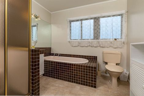 Photo of property in 175 Waimumu Road, Massey, Auckland, 0614