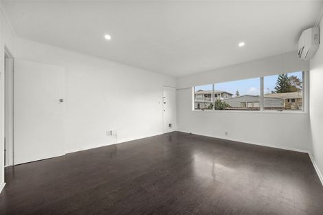 Photo of property in 2/11a Bayside Avenue, Te Atatu Peninsula, Auckland, 0610