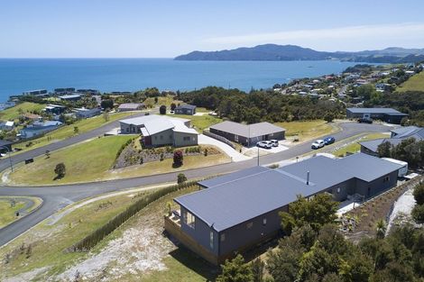 Photo of property in 16 Sunrise Place, Cable Bay, 0420