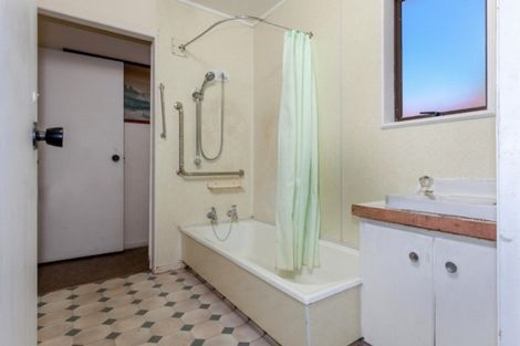 Photo of property in 122a Mayfair Avenue, Whangamata, 3620