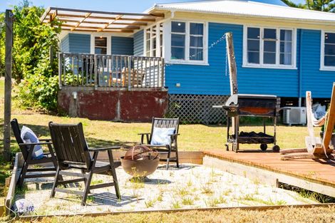 Photo of property in 19 Whaka Street, Maungaturoto, 0520