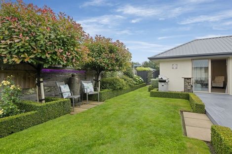 Photo of property in 77 Sarabande Avenue, Redwood, Christchurch, 8051