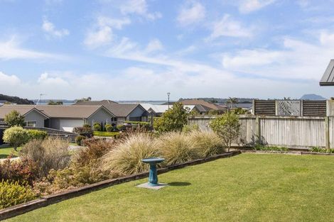 Photo of property in 1 Vantage Place, Omokoroa, 3114